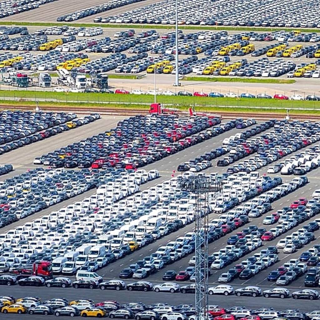 Trump veut imposer 25 % de droits de douane américains sur les voitures et les camions de l’UE Trump veut imposer 25 % de droits de douane américains sur les voitures et les camions de l’UE