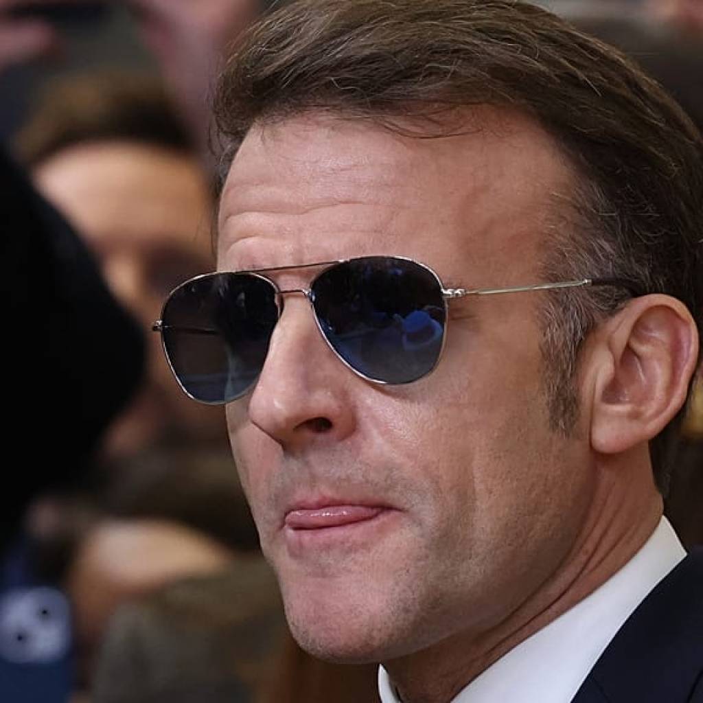 Macron plaide pour une interdiction rapide des réseaux sociaux pour les moins de 15 ans Macron plaide pour une interdiction rapide des réseaux sociaux pour les moins de 15 ans