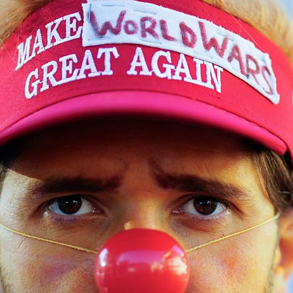 Des centaines manifestent à Davos contre Trump et le Forum économique mondial Des centaines manifestent à Davos contre Trump et le Forum économique mondial
