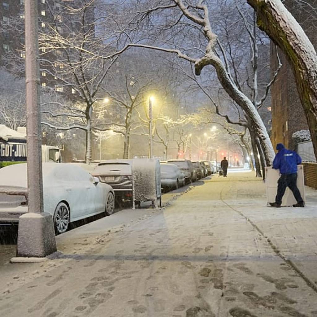 Une violente tempête de neige s’abat sur la côte Est des États-Unis, la ville de New York paralysée Une violente tempête de neige s’abat sur la côte Est des États-Unis, la ville de New York paralysée