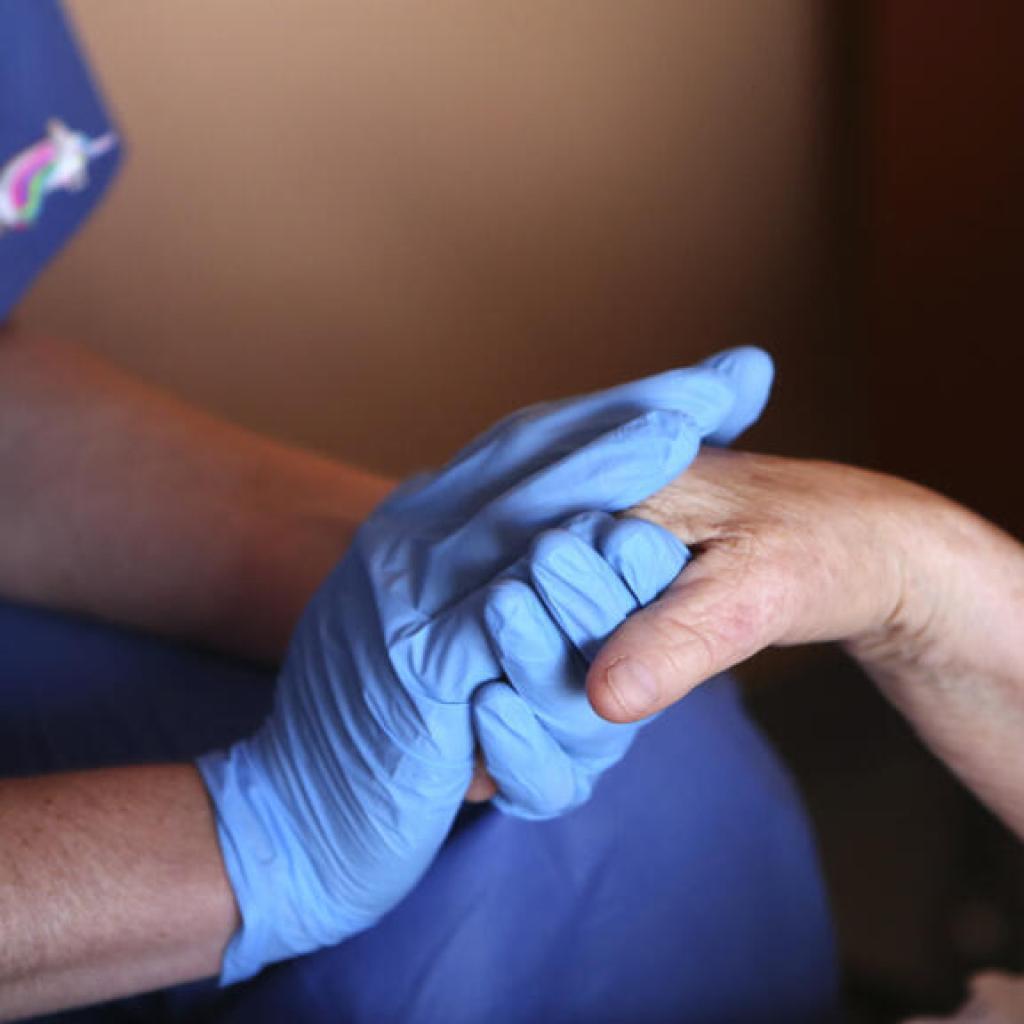 Soins palliatifs et fin de vie : que reste-t-il des propositions de loi créant une aide à mourir ? Soins palliatifs et fin de vie : que reste-t-il des propositions de loi créant une aide à mourir ?