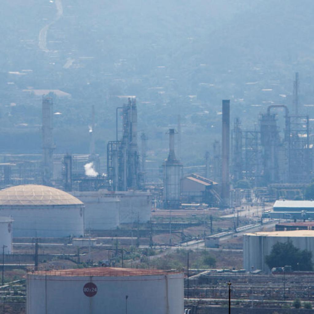 Le Venezuela adopte une loi pétrolière favorable au secteur privé, Washington lève des sanctions Le Venezuela adopte une loi pétrolière favorable au secteur privé, Washington lève des sanctions