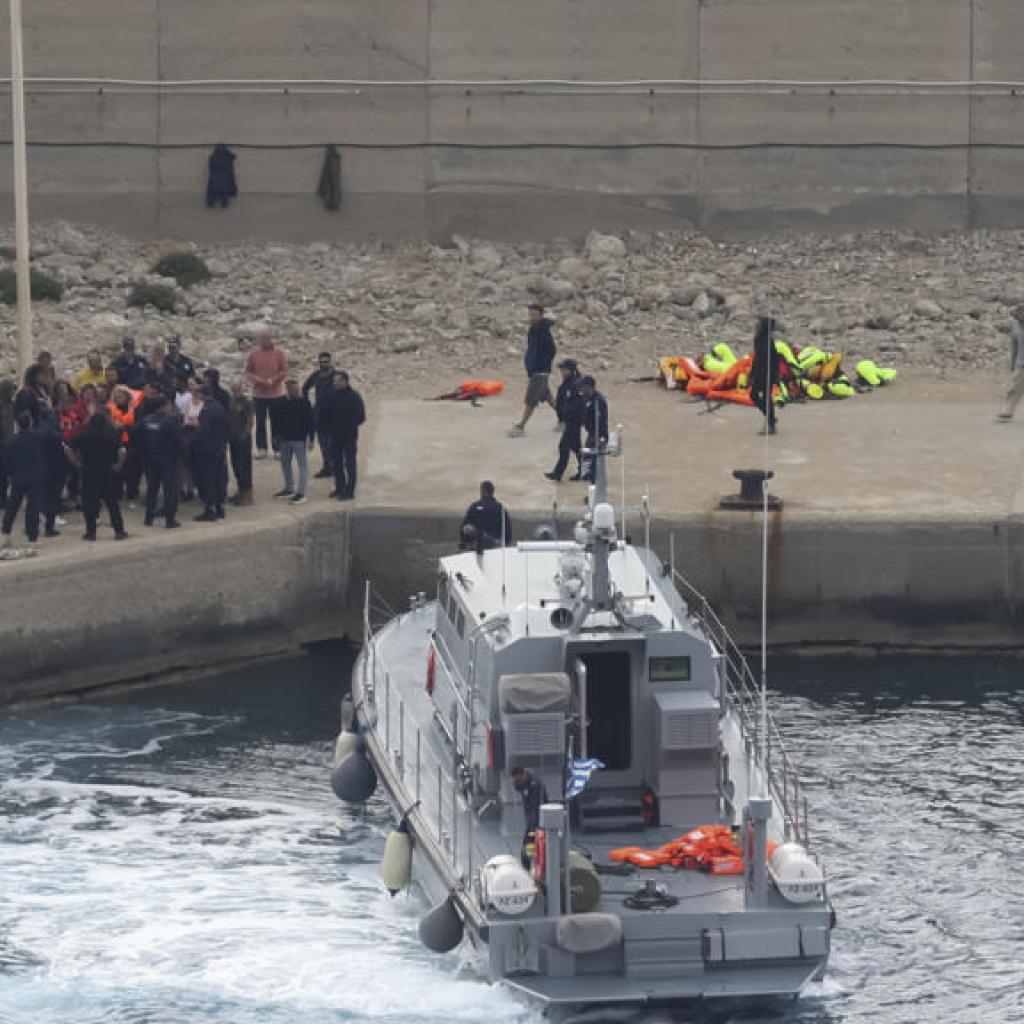 Israël détient deux militants de la « Flottille pour Gaza » interceptée au large de la Grèce Israël détient deux militants de la « Flottille pour Gaza » interceptée au large de la Grèce