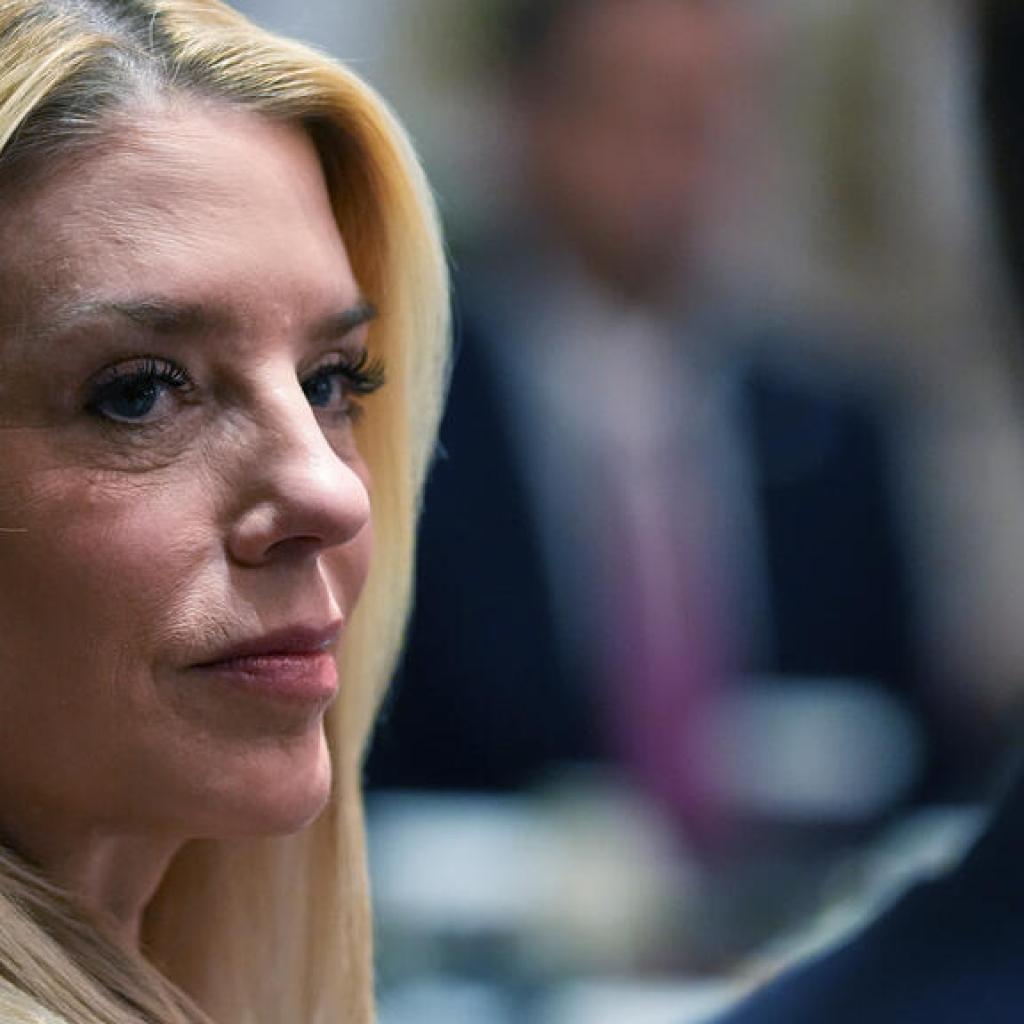 Trump limoge sa ministre de la Justice, Pam Bondi, chargée du dossier Epstein Trump limoge sa ministre de la Justice, Pam Bondi, chargée du dossier Epstein