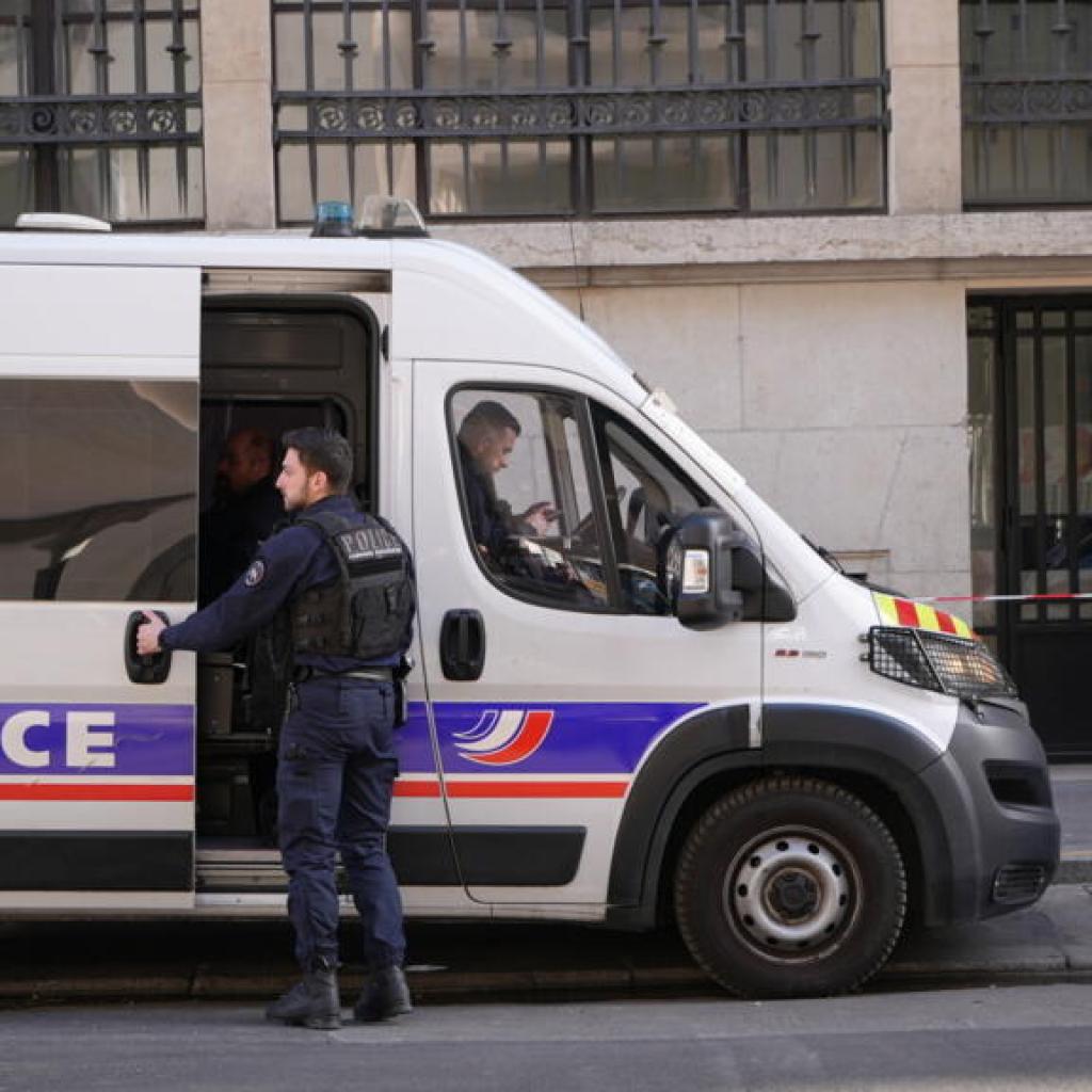 Un Tunisien mis en examen et écroué à Paris, suspecté d’avoir fomenté un projet d’attaque terroriste Un Tunisien mis en examen et écroué à Paris, suspecté d’avoir fomenté un projet d’attaque terroriste