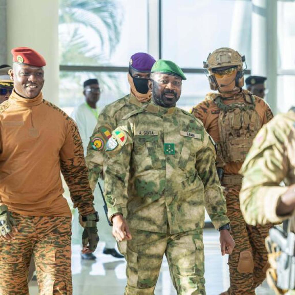 Mali: l’Alliance des États du Sahel réagit a minima aux attaques des jihadistes et rebelles touaregs Mali: l’Alliance des États du Sahel réagit a minima aux attaques des jihadistes et rebelles touaregs