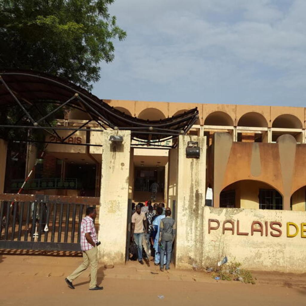 Burkina: une ex-ministre condamnée à 5 ans de prison pour des détournements de fonds destinés aux déplacés Burkina: une ex-ministre condamnée à 5 ans de prison pour des détournements de fonds destinés aux déplacés