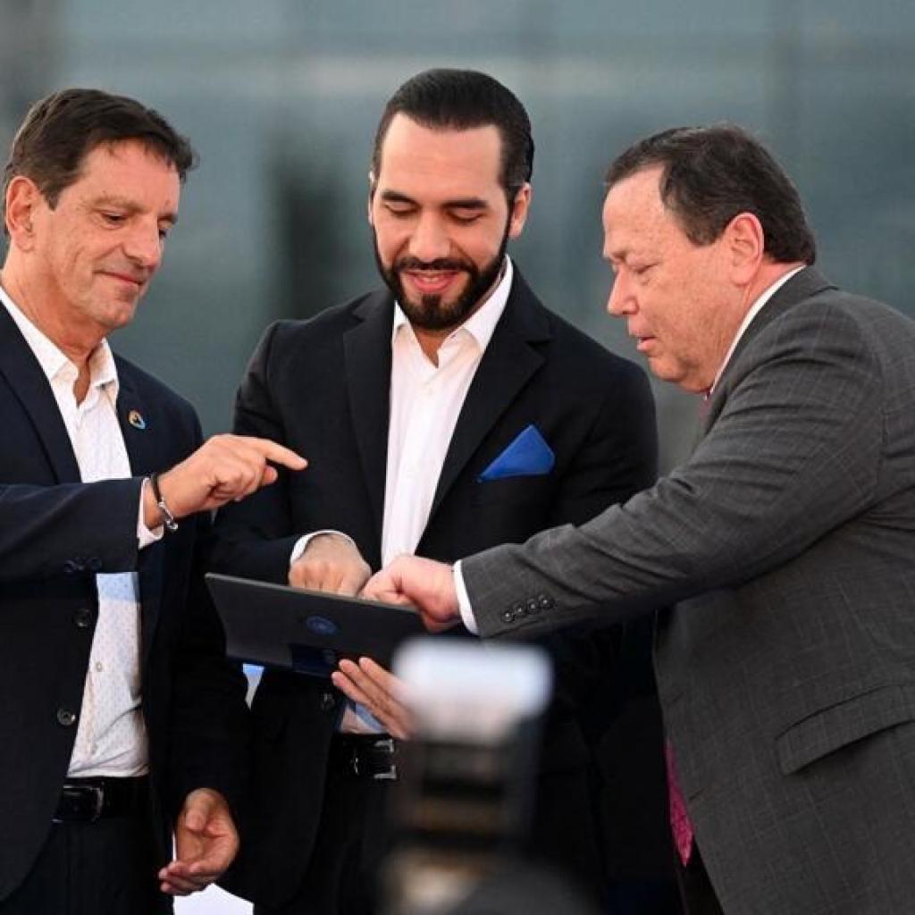 Au Salvador, le président Nayib Bukele livre la santé de ses concitoyens à Google Au Salvador, le président Nayib Bukele livre la santé de ses concitoyens à Google