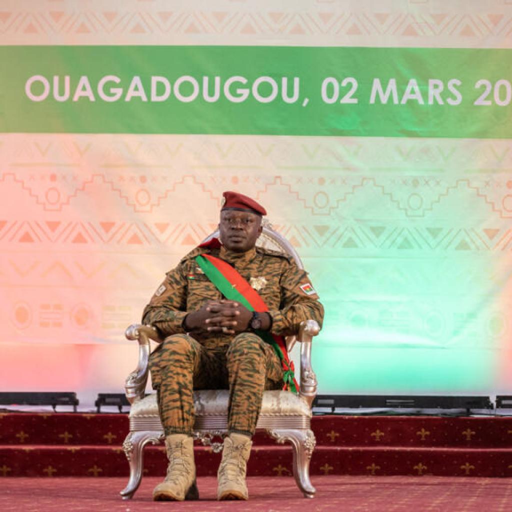Togo: l’ex-président de la Transition au Burkina Faso, Paul-Henri Damiba, arrêté et expulsé Togo: l’ex-président de la Transition au Burkina Faso, Paul-Henri Damiba, arrêté et expulsé