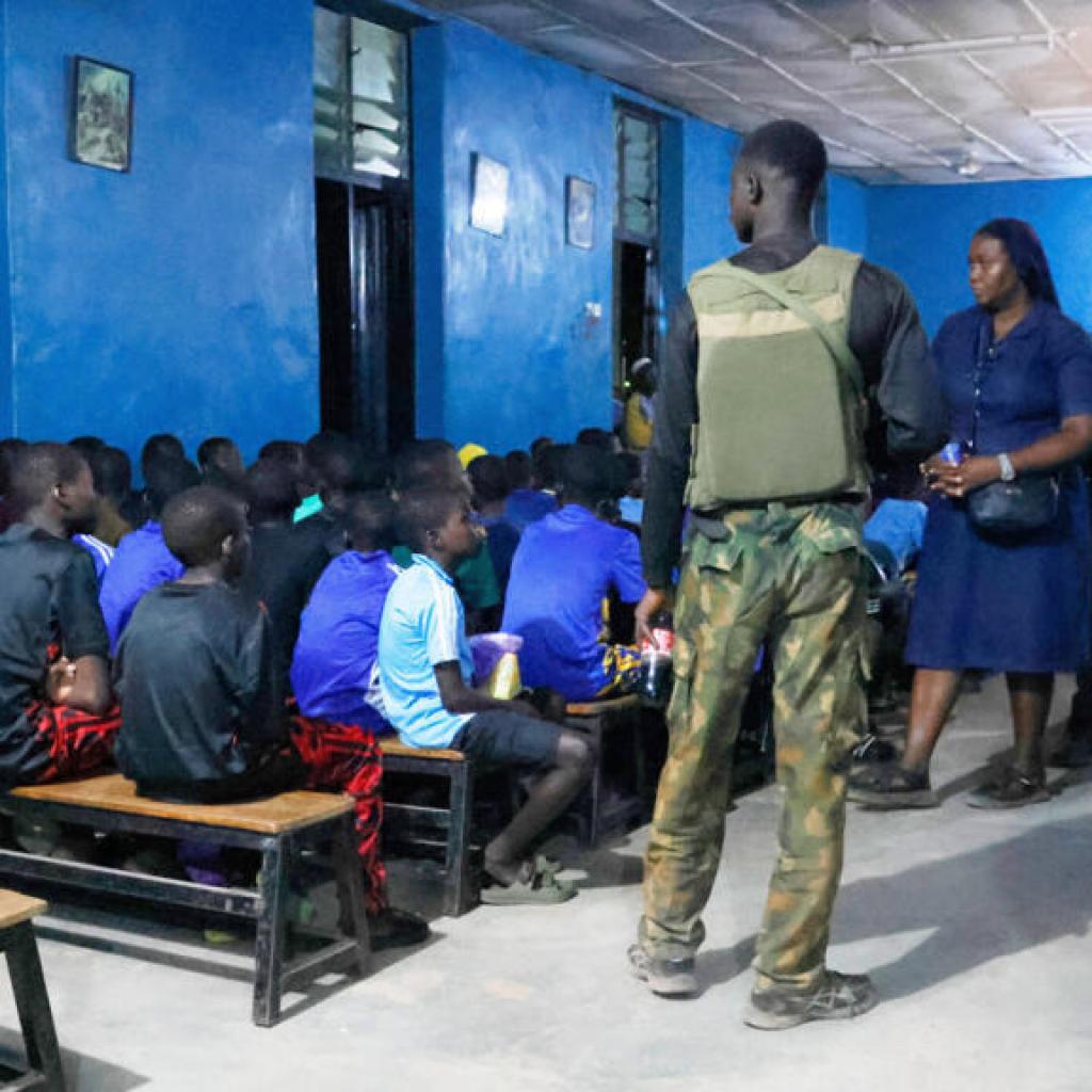 Nigeria: des écoliers libérés contre une «énorme» rançon aux jihadistes de Boko Haram Nigeria: des écoliers libérés contre une «énorme» rançon aux jihadistes de Boko Haram