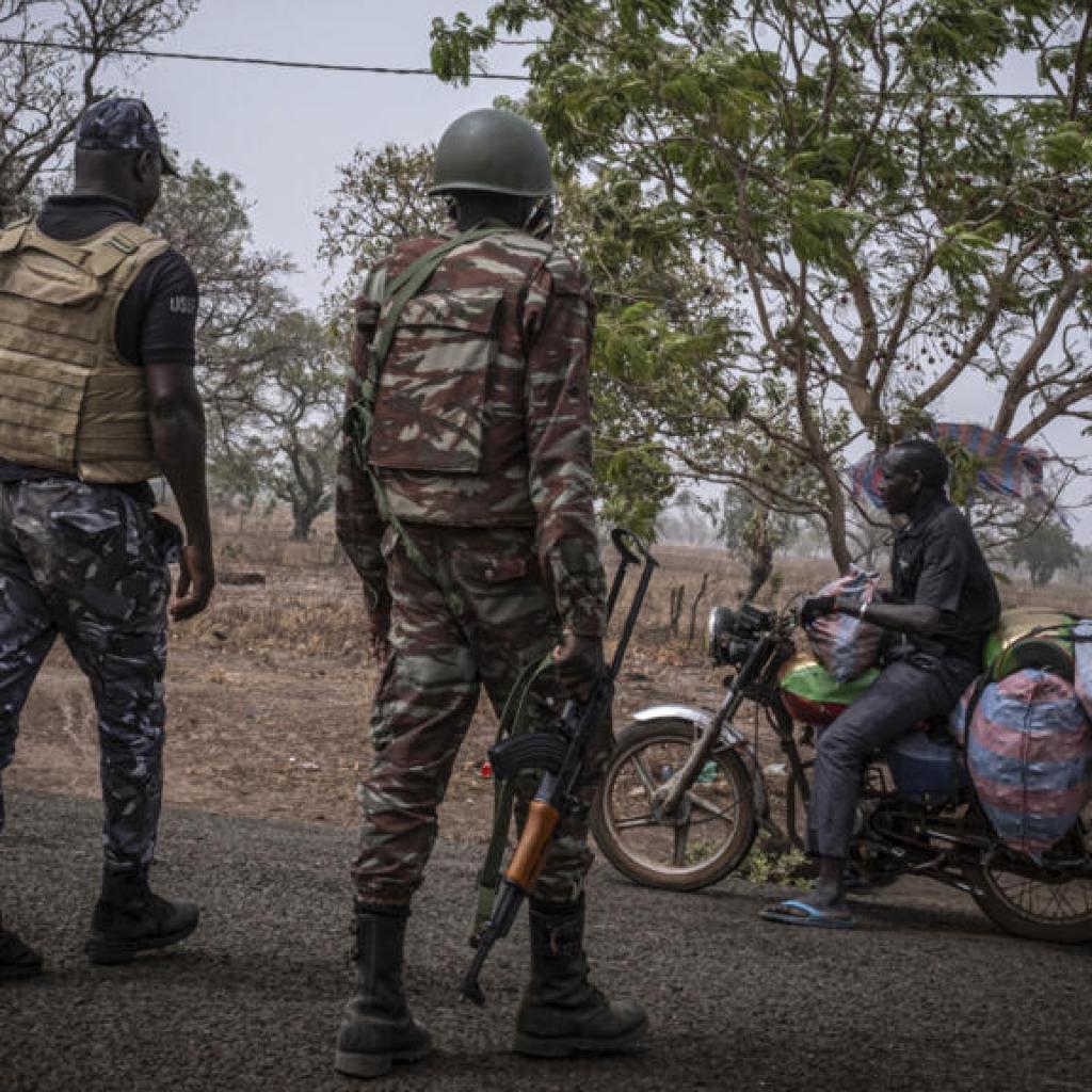 Bénin: quatre militaires tués dans des attaques à la frontière avec le Burkina Faso Bénin: quatre militaires tués dans des attaques à la frontière avec le Burkina Faso