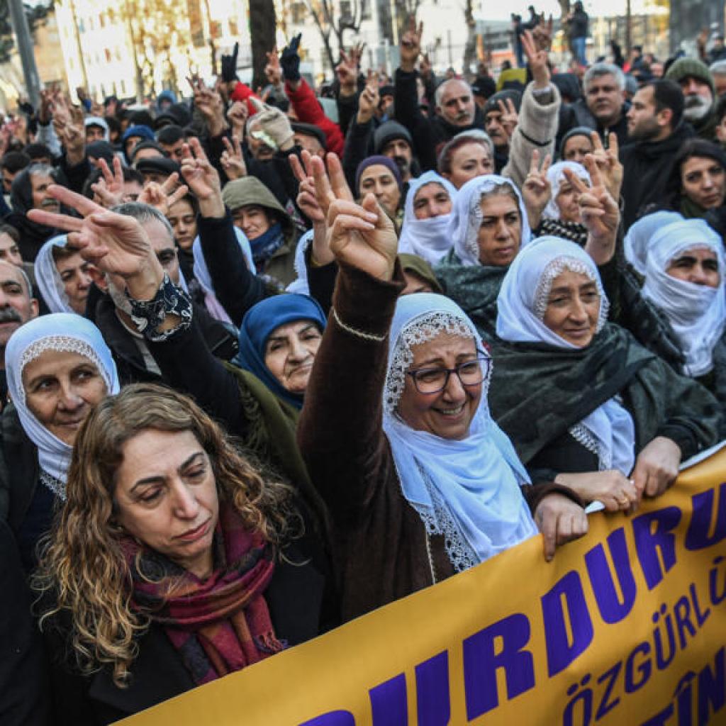 Turquie: les Kurdes solidaires de leurs «frères» en Syrie, tensions autour du processus de paix Turquie: les Kurdes solidaires de leurs «frères» en Syrie, tensions autour du processus de paix