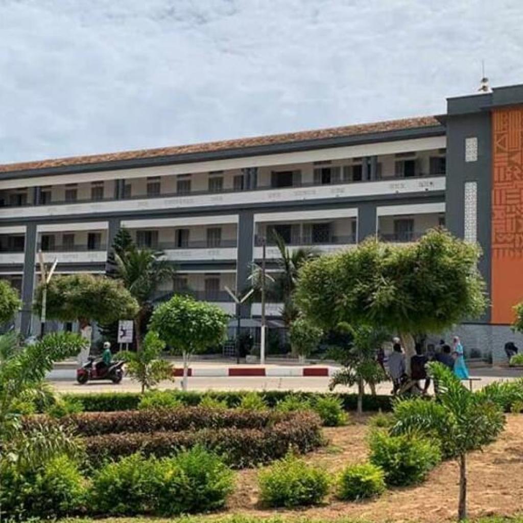 Sénégal: les étudiants exigent la réouverture des deux pavillons du campus de l’université Cheikh-Anta-Diop Sénégal: les étudiants exigent la réouverture des deux pavillons du campus de l’université Cheikh-Anta-Diop