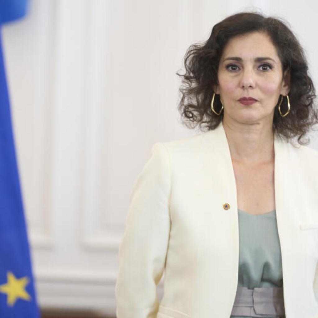 La Commissaire européenne à l’aide humanitaire débute en RDC sa tournée dans la région des Grands lacs La Commissaire européenne à l’aide humanitaire débute en RDC sa tournée dans la région des Grands lacs