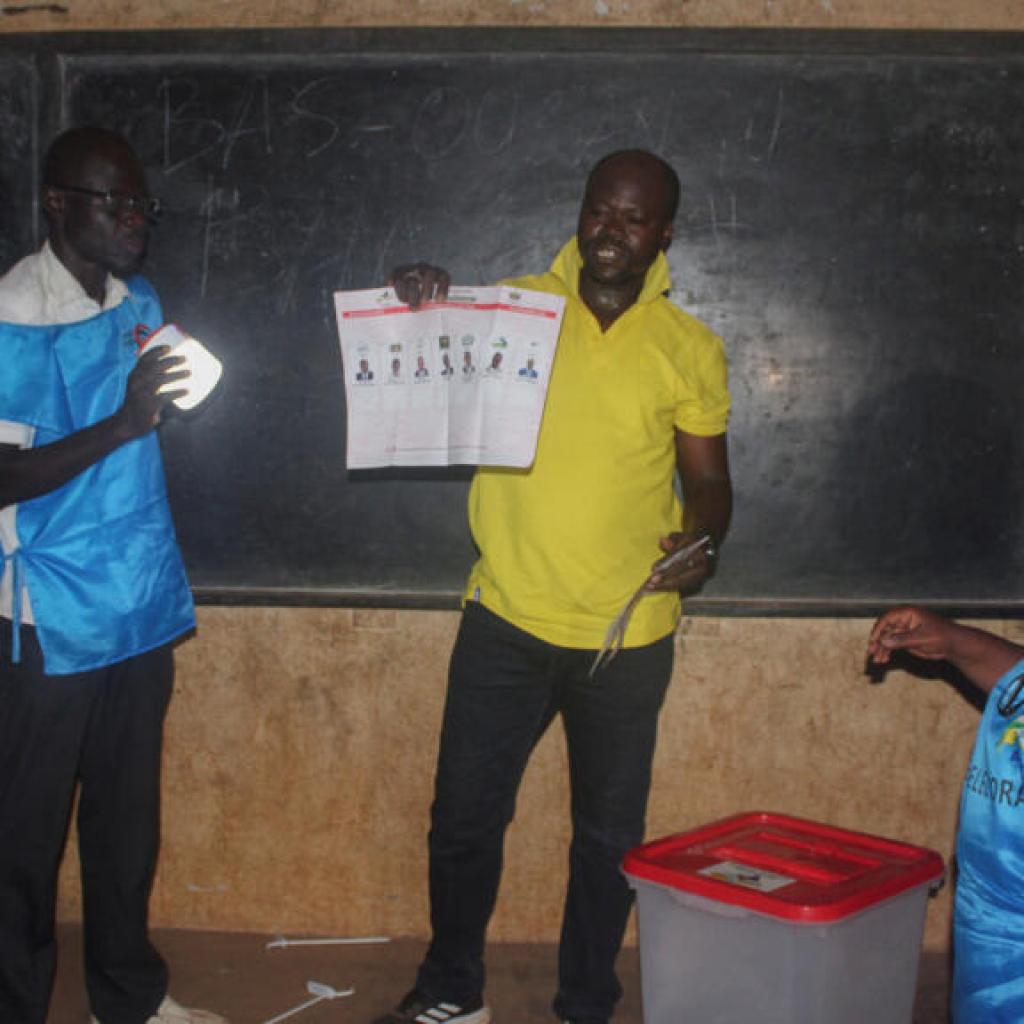 Centrafrique: deux semaines après les élections générales, l’opposition dénonce une mascarade Centrafrique: deux semaines après les élections générales, l’opposition dénonce une mascarade