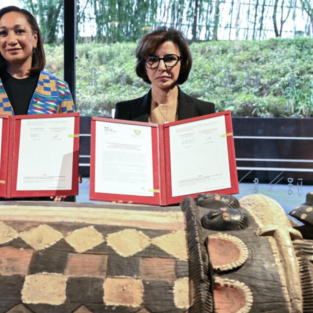 Le tambour parleur Djidji Ayôkwé a été restitué par la France à la Côte d’Ivoire Le tambour parleur Djidji Ayôkwé a été restitué par la France à la Côte d’Ivoire