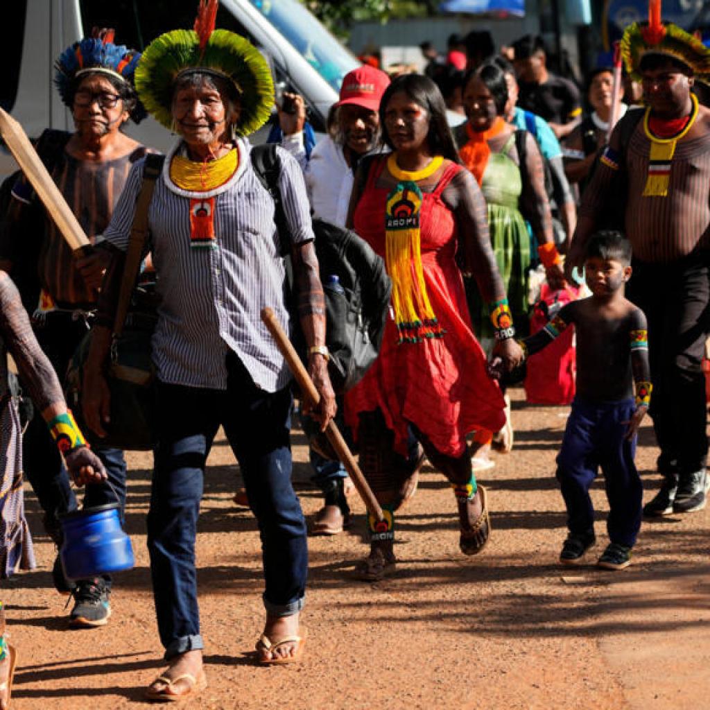 Les peuples autochtones brésiliens réunis à Brasilia pour la reconnaissance des terres ancestrales Les peuples autochtones brésiliens réunis à Brasilia pour la reconnaissance des terres ancestrales