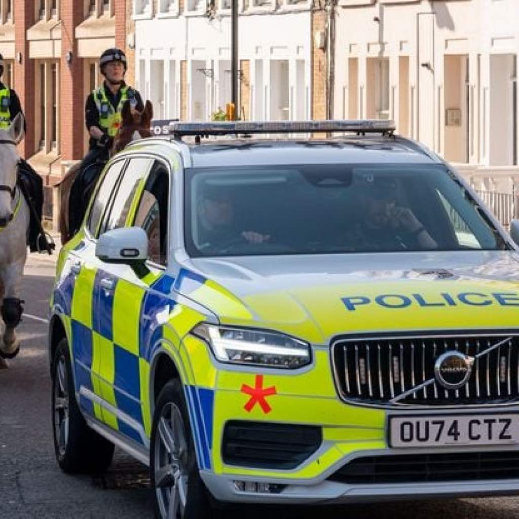Angleterre : Un automobiliste percute des piétons, plusieurs blessés graves Angleterre : Un automobiliste percute des piétons, plusieurs blessés graves