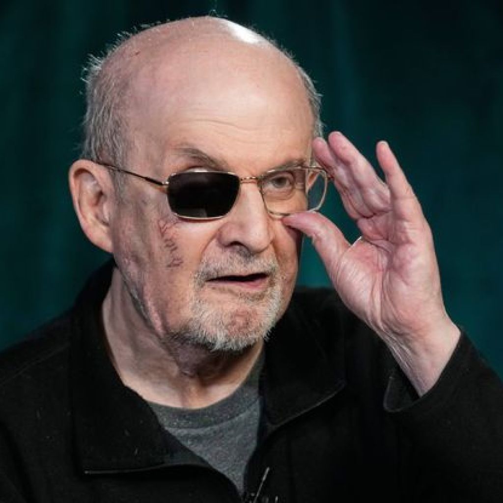 Salman Rushdie pousse un cri contre la violence politique aux Etats-Unis Salman Rushdie pousse un cri contre la violence politique aux Etats-Unis
