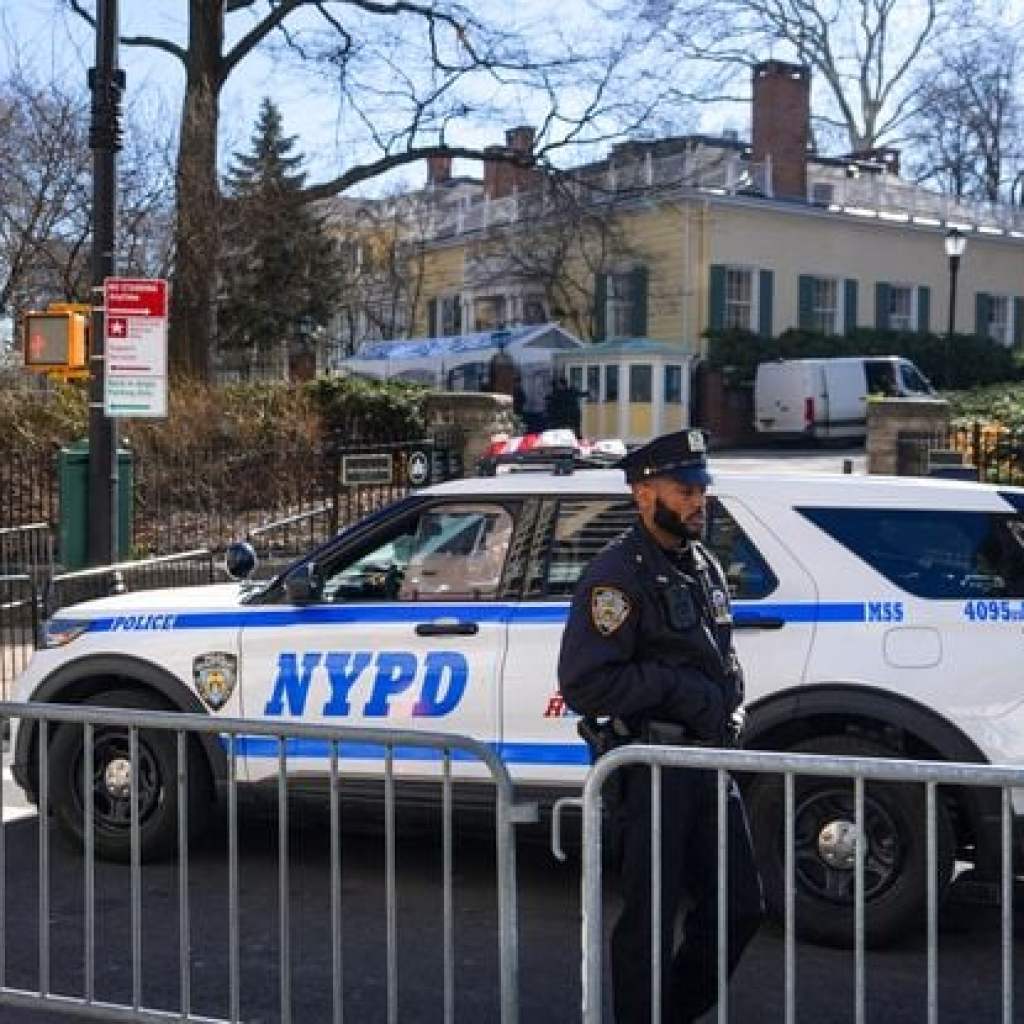 Etats-Unis : Une femme sort de sa voiture à New York et meurt en tombant un trou Etats-Unis : Une femme sort de sa voiture à New York et meurt en tombant un trou