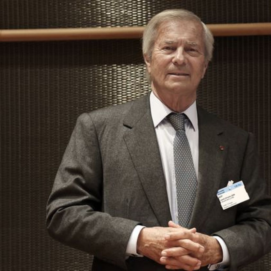 Contre la mainmise de Vincent Bolloré, 115 auteurs claquent la porte de Grasset Contre la mainmise de Vincent Bolloré, 115 auteurs claquent la porte de Grasset