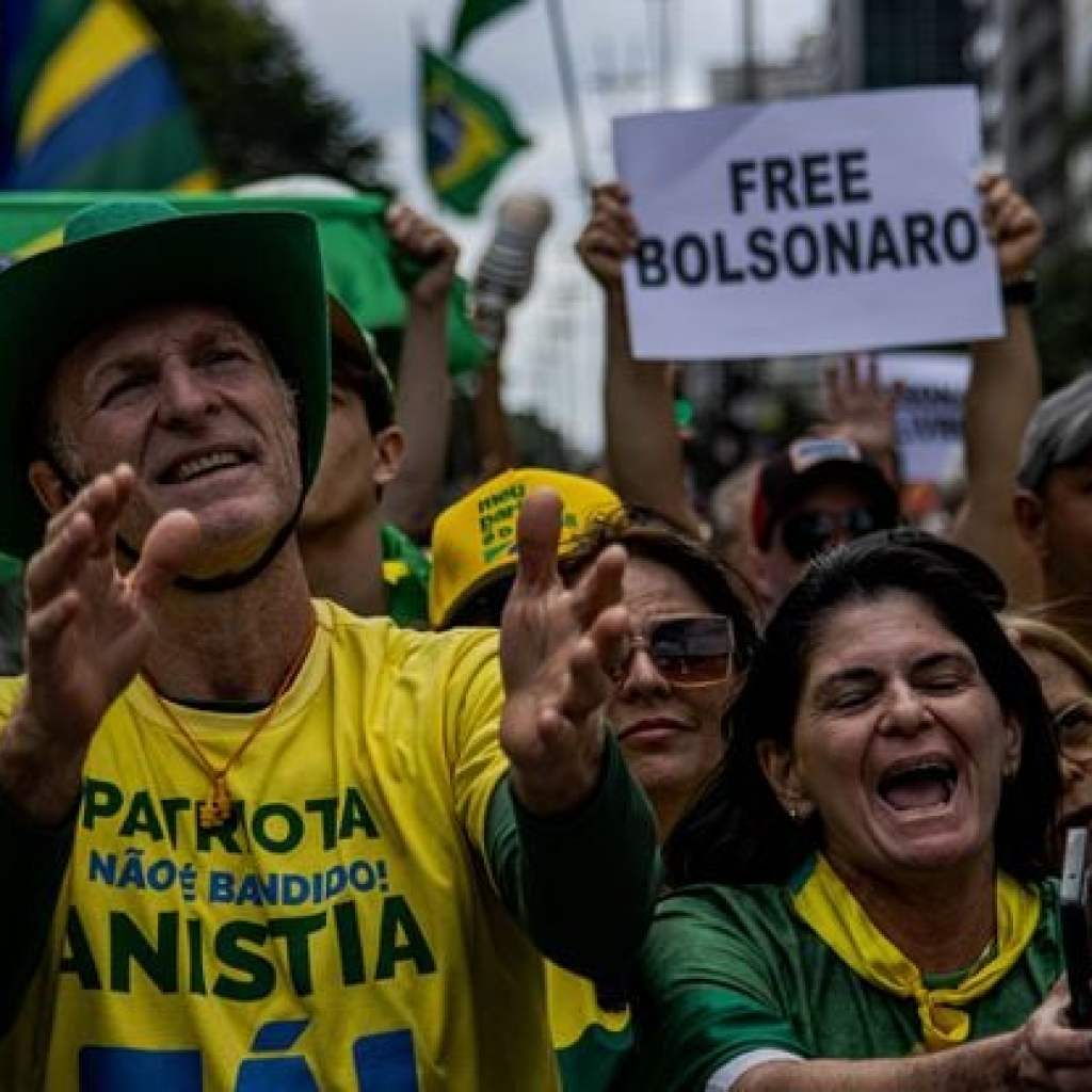 Brésil : Incarcéré pour tentative de coup d’État, Bolsonaro en soins intensifs Brésil : Incarcéré pour tentative de coup d’État, Bolsonaro en soins intensifs