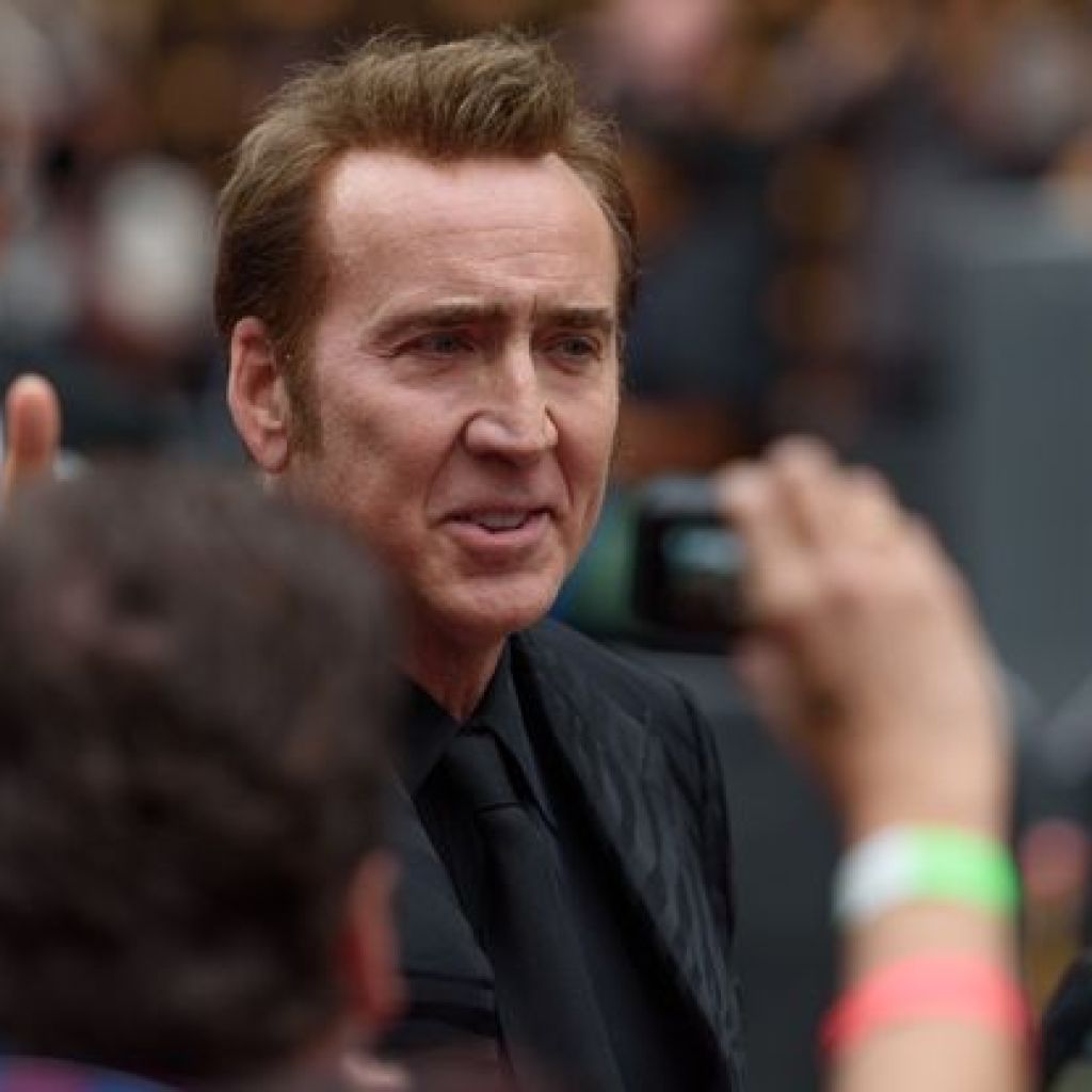 Nicolas Cage a toujours en tête le conseil que lui a donné David Bowie pour durer Nicolas Cage a toujours en tête le conseil que lui a donné David Bowie pour durer