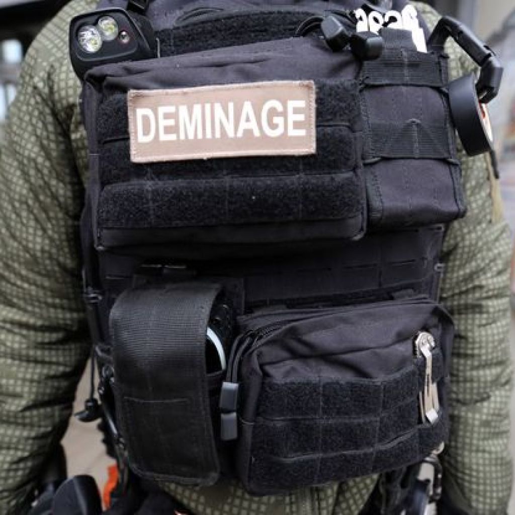 Paris : Un homme découvre un obus dans sa maison de Normandie… et le ramène dans un commissariat de la capitale Paris : Un homme découvre un obus dans sa maison de Normandie… et le ramène dans un commissariat de la capitale