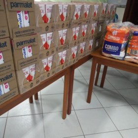 Famílias cadastradas recebem doações Famílias cadastradas recebem doações