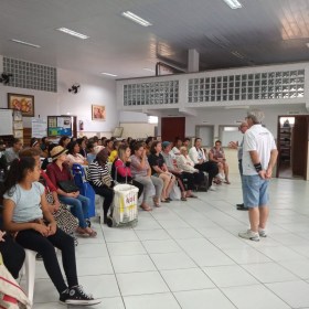Famílias cadastradas na Ação Social Paroquial recebem doações Famílias cadastradas na Ação Social Paroquial recebem doações