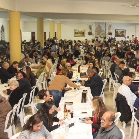 Noite de prêmios ocorre junto à Festa de Santa Rita de Cássia Noite de prêmios ocorre junto à Festa de Santa Rita de Cássia