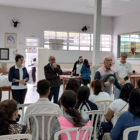 Ação Social Paroquial distribui doaç Ação Social Paroquial distribui doaç