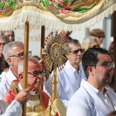 Corpus Christi: fiéis celebram com fé e devoção a Sagrada Eucaristia Corpus Christi: fiéis celebram com fé e devoção a Sagrada Eucaristia
