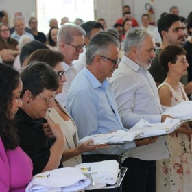 Ministros da Sagrada Comunhão são empossados em nossa comunidade paroquial Ministros da Sagrada Comunhão são empossados em nossa comunidade paroquial
