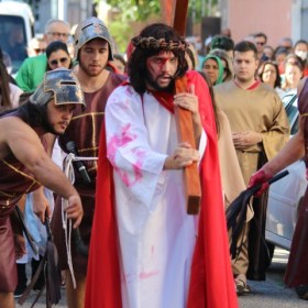 Semana Santa 2022: Sexta-feira da Paixão teve início com Via-Sacra encenada Semana Santa 2022: Sexta-feira da Paixão teve início com Via-Sacra encenada