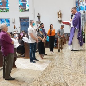 Catequese de adultos realiza Rito da Inscrição do Nome Catequese de adultos realiza Rito da Inscrição do Nome