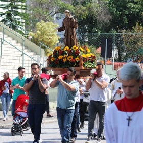 Procissão de São Francisco de Assis acontece durante a festa do padroeiro Procissão de São Francisco de Assis acontece durante a festa do padroeiro