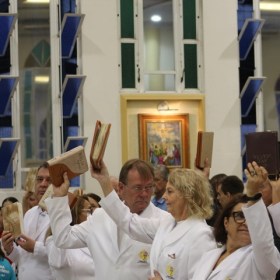 Caminhada com a Bíblia na Mão e tríduo de preparação ao diaconato acontecem na Paróquia Santo Antônio Caminhada com a Bíblia na Mão e tríduo de preparação ao diaconato acontecem na Paróquia Santo Antônio
