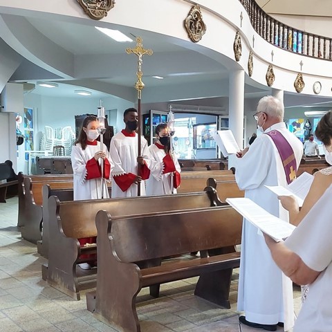 Via Sacra, Adoração e Santa Missa ocorrem na primeira sexta-feira do mês Via Sacra, Adoração e Santa Missa ocorrem na primeira sexta-feira do mês