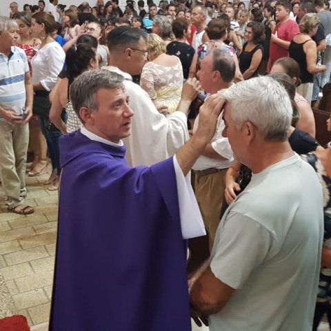 Paróquia celebra o início da Quaresma com Missa de Cinzas Paróquia celebra o início da Quaresma com Missa de Cinzas