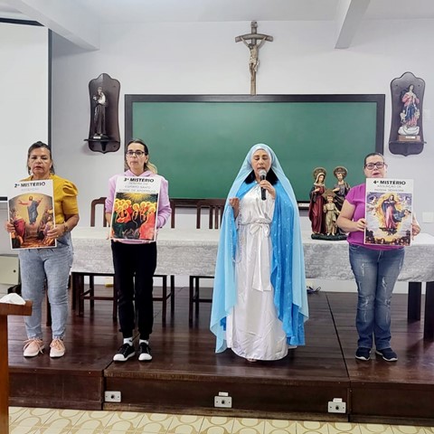 Pais de catequizandos se reúnem para formação Pais de catequizandos se reúnem para formação