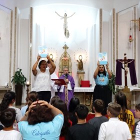 Rito de Inscrição do Nome é celebrada na Igreja Matriz Santo Antônio Rito de Inscrição do Nome é celebrada na Igreja Matriz Santo Antônio