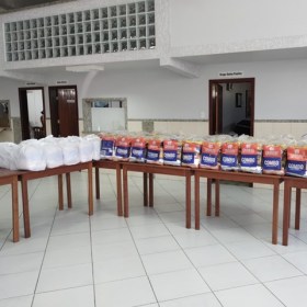 Ação Social distribui cestas básicas às famílias cadastradas Ação Social distribui cestas básicas às famílias cadastradas