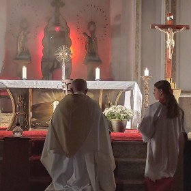 Lucernário: momento de render graças a Jesus pelo dia de termina Lucernário: momento de render graças a Jesus pelo dia de termina