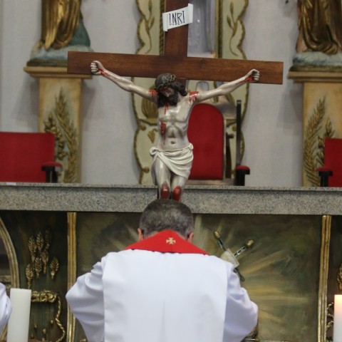 Sexta-feira Santa: paróquia celebra a Paixão de Cristo Sexta-feira Santa: paróquia celebra a Paixão de Cristo