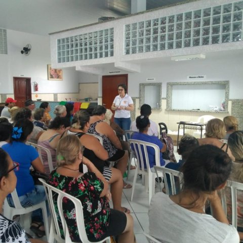 Famílias assistidas pela Ação Social Paroquial recebem doações Famílias assistidas pela Ação Social Paroquial recebem doações