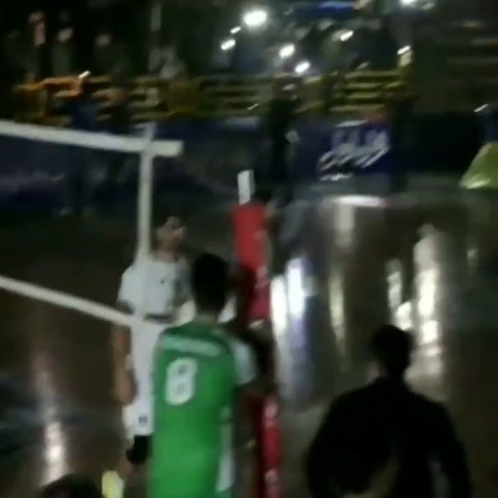 توقف بازی والیبال تیمهای پاس گرگان و چادرملو اردکان به دلیل قطع برق در گرگان توقف بازی والیبال تیمهای پاس گرگان و چادرملو اردکان به دلیل قطع برق در گرگان