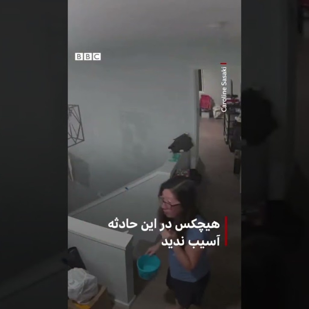 لحظه هولناک ورود تخته سنگ به داخل خانهای در هاوایی لحظه هولناک ورود تخته سنگ به داخل خانهای در هاوایی