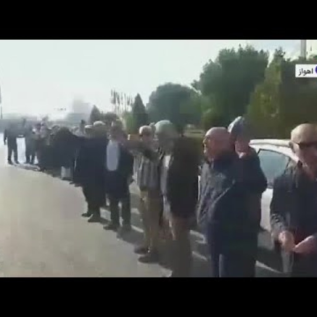 ارسالی شما| «روسری رو رها کن، تورم رو مهار کن»؛ تجمع بازنشستگان تامین اجتماعی در اهواز ارسالی شما| «روسری رو رها کن، تورم رو مهار کن»؛ تجمع بازنشستگان تامین اجتماعی در اهواز