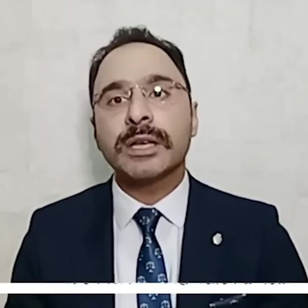 گفتوگو با رضا شفاخواه، از وکیلهای پرونده اکباتان گفتوگو با رضا شفاخواه، از وکیلهای پرونده اکباتان